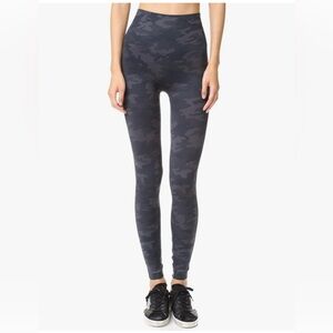Spanx Look at me Now Seemless Leggings. Size M